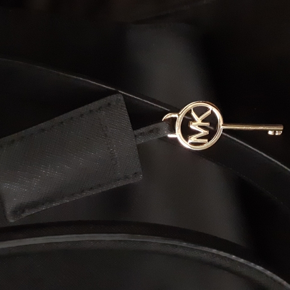 Michael Kors Handbag - Picture 4 of 9